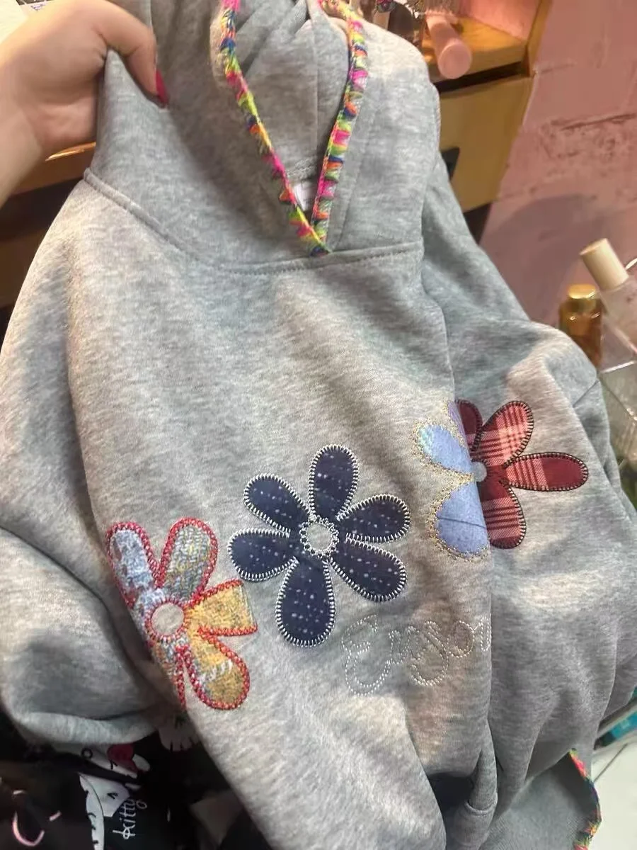 Женская свободная утепленная толстовка Lu с капюшоном на шнуровке и вышивкой, модная верхняя одежда из хлопка для осени и зимы
Женская свободная утепленная толстовка Lu с капюшоном на шнуровке и вышивкой, модная верхняя одежда из хлопка для осени и зимы