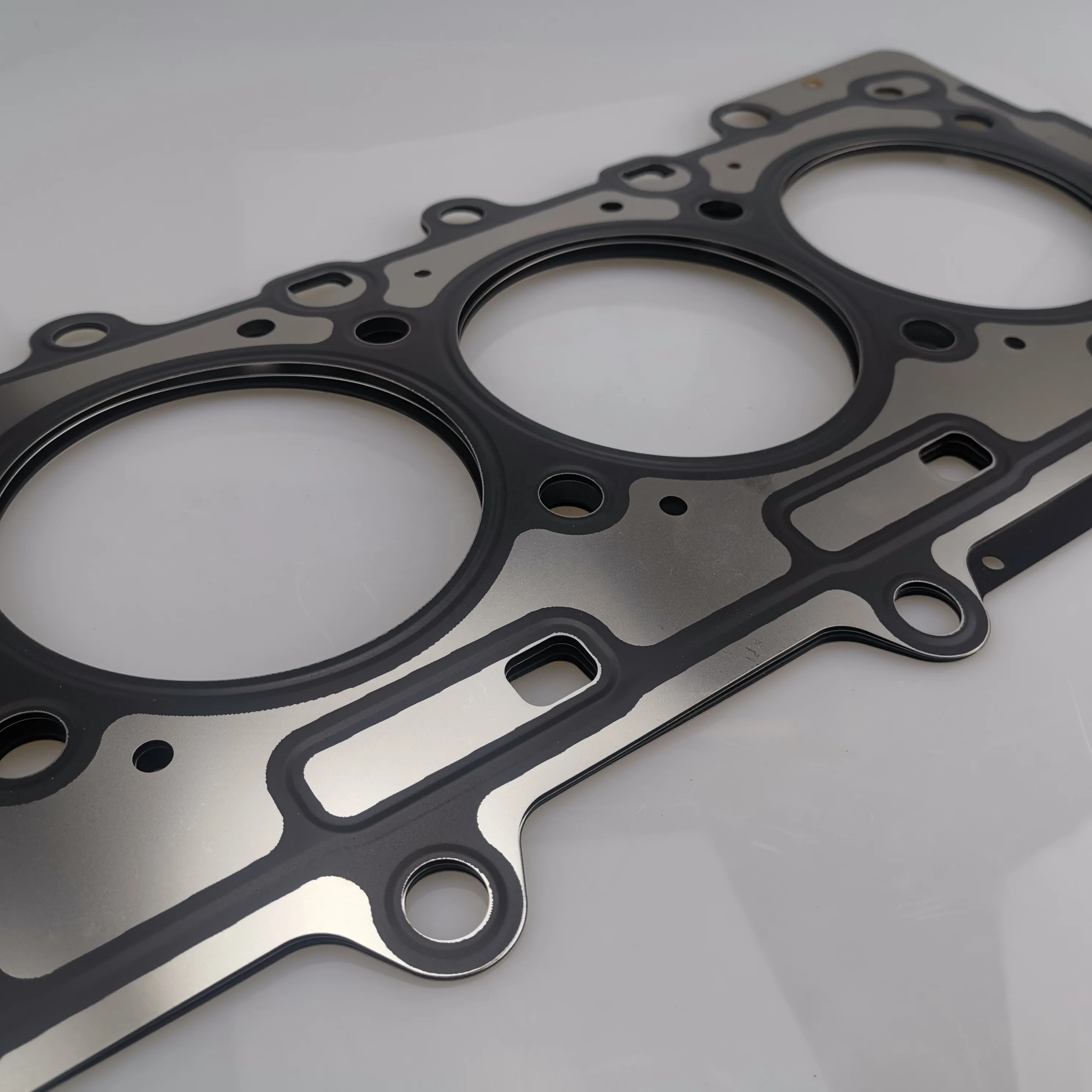 SAIC MAXUS V80 T60 Original Cylinder Head Gasket 1 Holes S00001153+01
SAIC MAXUS V80 T60 Original Cylinder Head Gasket 1 Holes S00001153+01