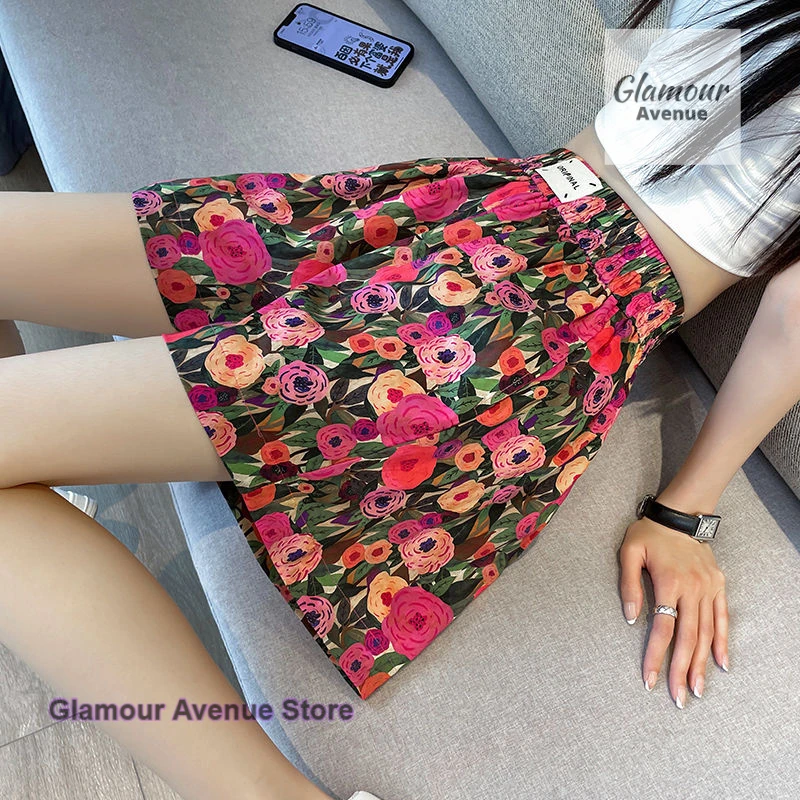 French retro oil painting floral plus size wide-leg five-point shorts women's summer new high-waisted A-pants casual wear pants
French retro oil painting floral plus size wide-leg five-point shorts women's summer new high-waisted A-pants casual wear pants