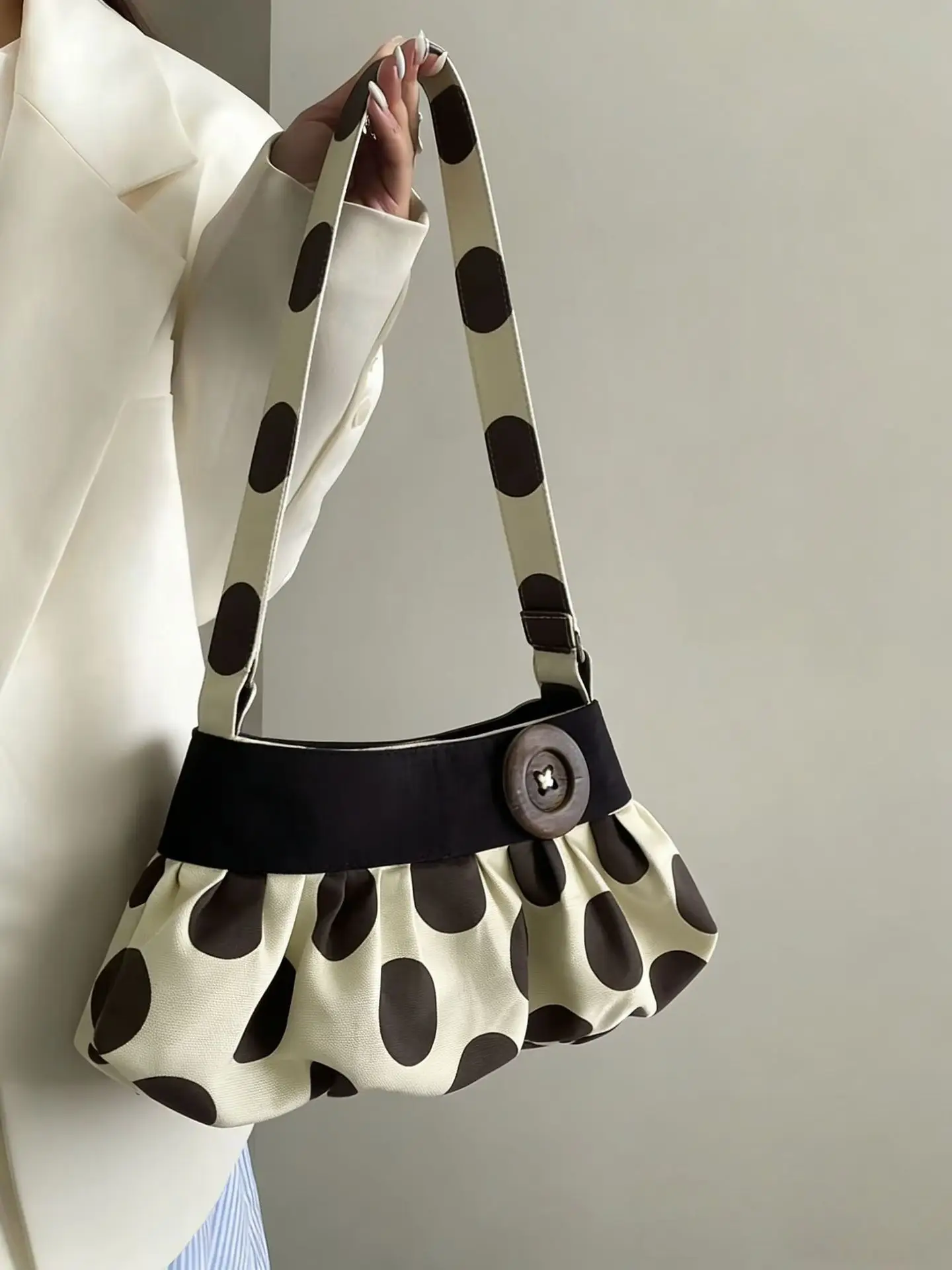 Fashion Polka Dot Pleated Shoulder Bags Women 2026 New Korean Ins Style Niche Design Tote Bag Casual Commuter Handbag and Purses
Fashion Polka Dot Pleated Shoulder Bags Women 2026 New Korean Ins Style Niche Design Tote Bag Casual Commuter Handbag and Purses