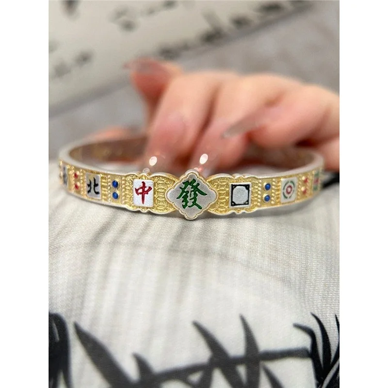 9999 Позолоченный эмаль Маджонг, однотонный серебряный браслет в национальном новом стиле для женщин
9999 Позолоченный эмаль Маджонг, однотонный серебряный браслет в национальном новом стиле для женщин