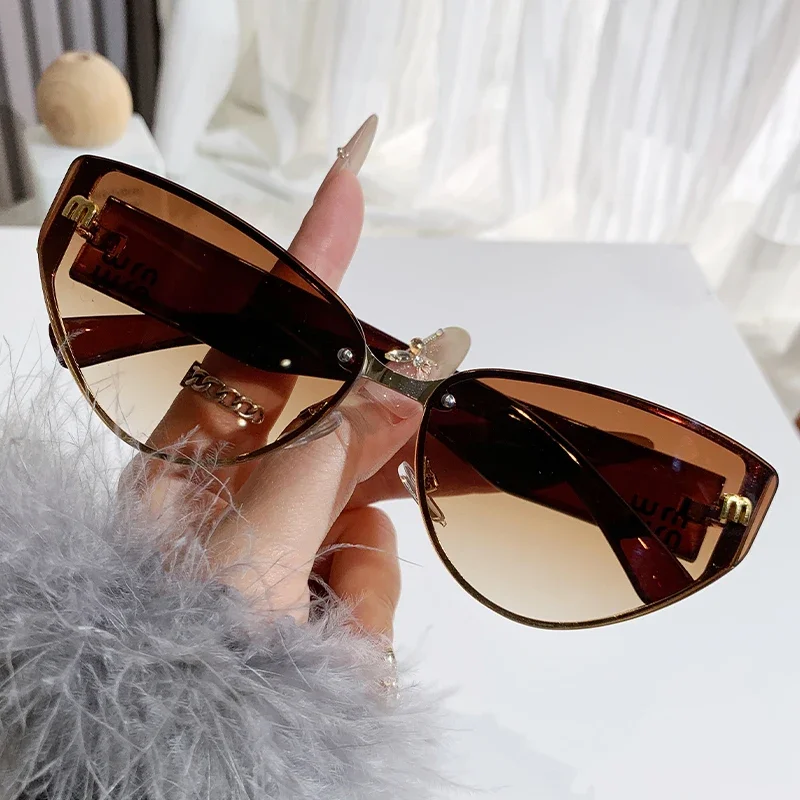2025 New M Letter Cat Eye Sunglasses Internet Celebrity Ins Same Retro Sunglasses Women's Trendy Sunglasses 90315
2025 New M Letter Cat Eye Sunglasses Internet Celebrity Ins Same Retro Sunglasses Women's Trendy Sunglasses 90315