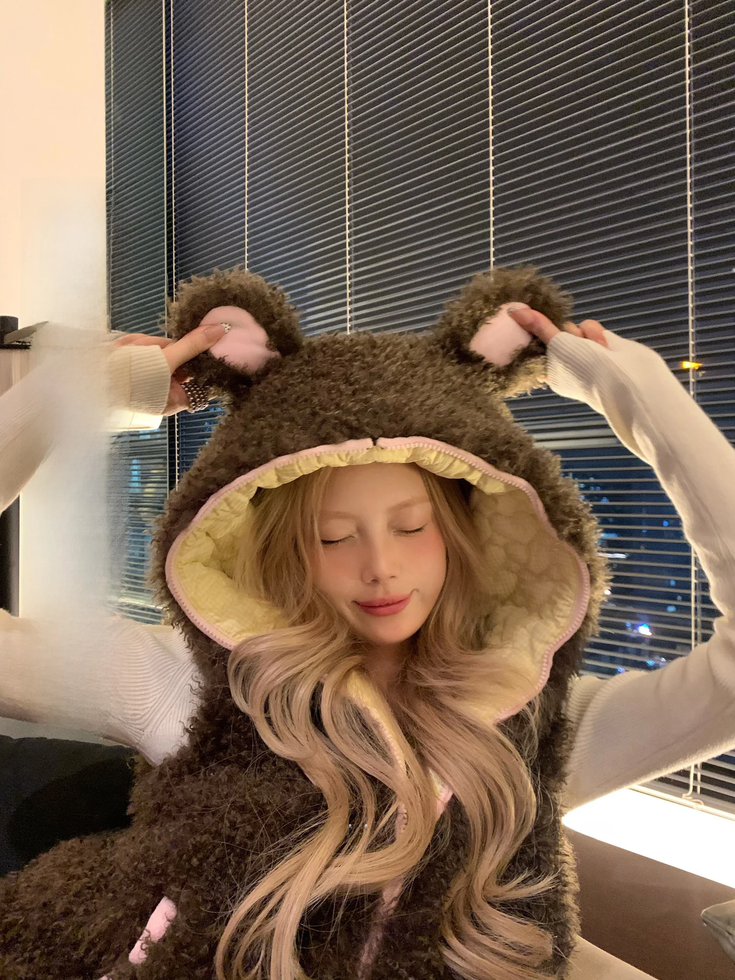 Женская утепленная куртка-жилет с капюшоном и ушками медведя, зимняя теплая верхняя одежда из полиэстера для повседневной носки
Женская утепленная куртка-жилет с капюшоном и ушками медведя, зимняя теплая верхняя одежда из полиэстера для повседневной носки