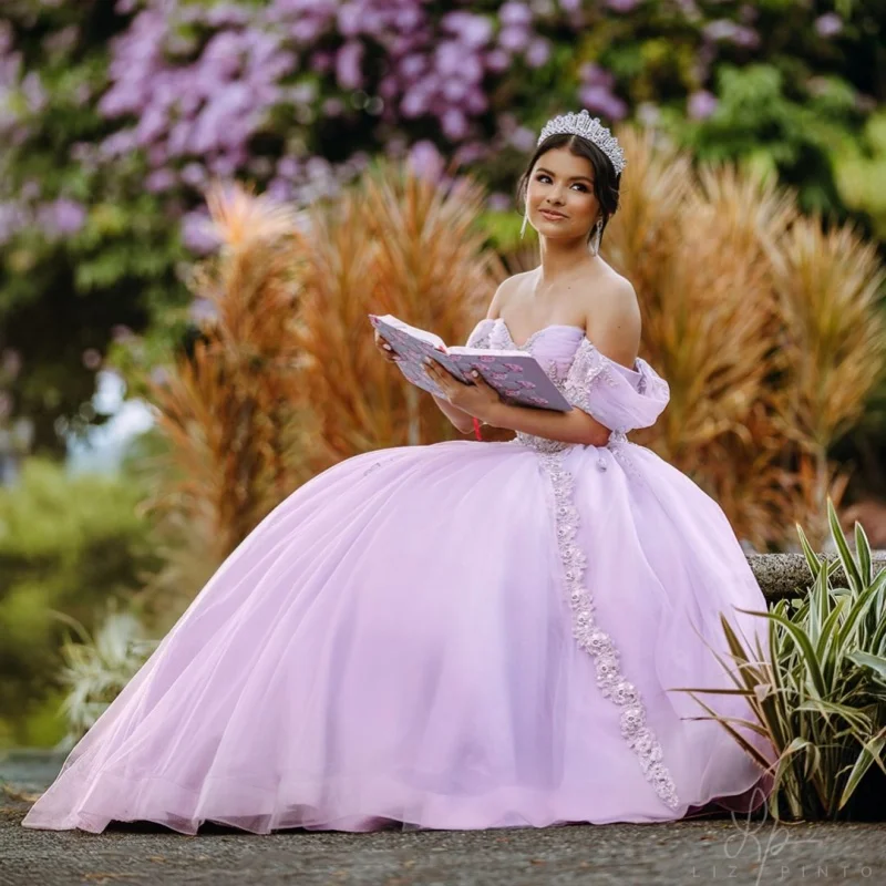 Customized light purple Quinceanera Dresses Off the Shoulder Golden Tull applique crystal Vestido De 15 Quinceanera
Customized light purple Quinceanera Dresses Off the Shoulder Golden Tull applique crystal Vestido De 15 Quinceanera