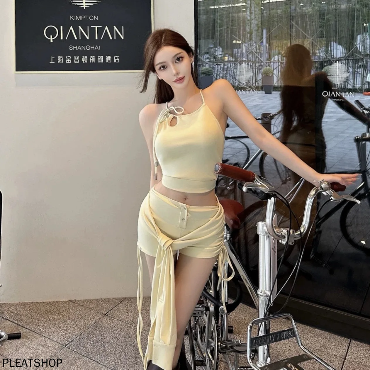 Niche Design Sports Fashion Slim-fit Tank Top Shorts Sun Protection Shirt Casual Two-piece Fashion Set
Niche Design Sports Fashion Slim-fit Tank Top Shorts Sun Protection Shirt Casual Two-piece Fashion Set