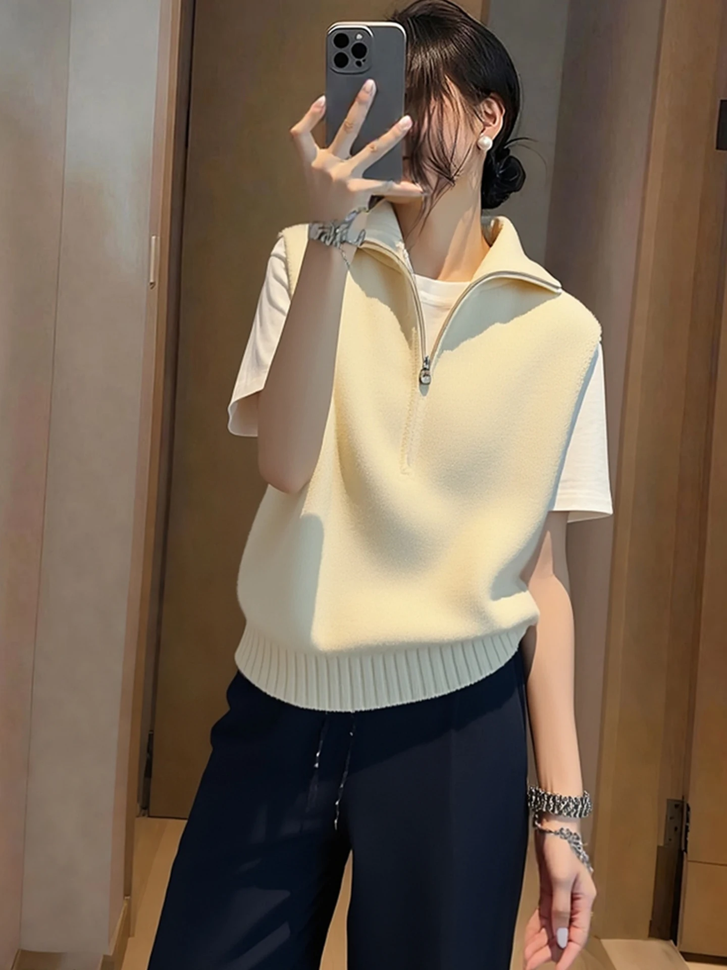 Laid-ba Sle Knitted Casual Vest Women's Faionable Stand Collar Knitwear Versatile Leisure Top Winter Outerwear
Laid-ba Sle Knitted Casual Vest Women's Faionable Stand Collar Knitwear Versatile Leisure Top Winter Outerwear