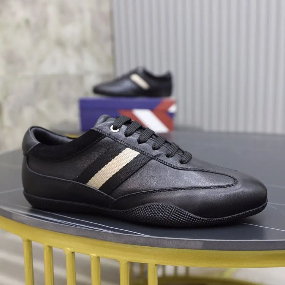 Classic Men's Genuine Leather Casual Sports Shoes Spring Autumn Versatile High-End Footwear
Classic Men's Genuine Leather Casual Sports Shoes Spring Autumn Versatile High-End Footwear