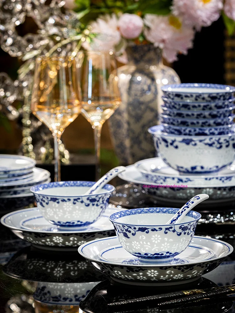 High-end white porcelain dishes, high-end blue and white exquisite porcelain high-end tableware set housewarming gift
High-end white porcelain dishes, high-end blue and white exquisite porcelain high-end tableware set housewarming gift