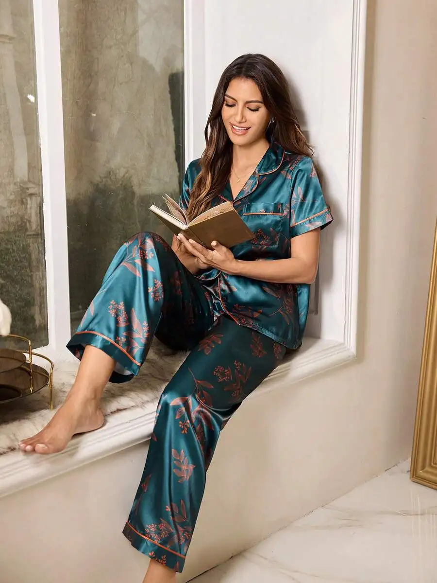 Faux Silk Leaf Print Lapel Short Sleeve Pajama Set For Women
Faux Silk Leaf Print Lapel Short Sleeve Pajama Set For Women