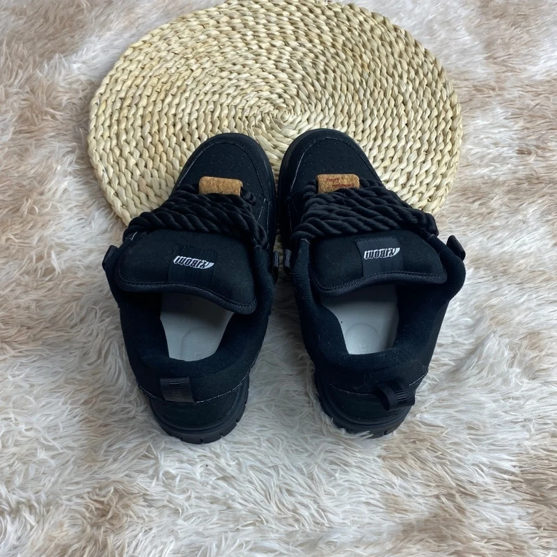 All black thick rope shoelaces, bread shoes, niche design, thick soled casual board shoes, dark series trendy skateboarding shoe
All black thick rope shoelaces, bread shoes, niche design, thick soled casual board shoes, dark series trendy skateboarding shoe