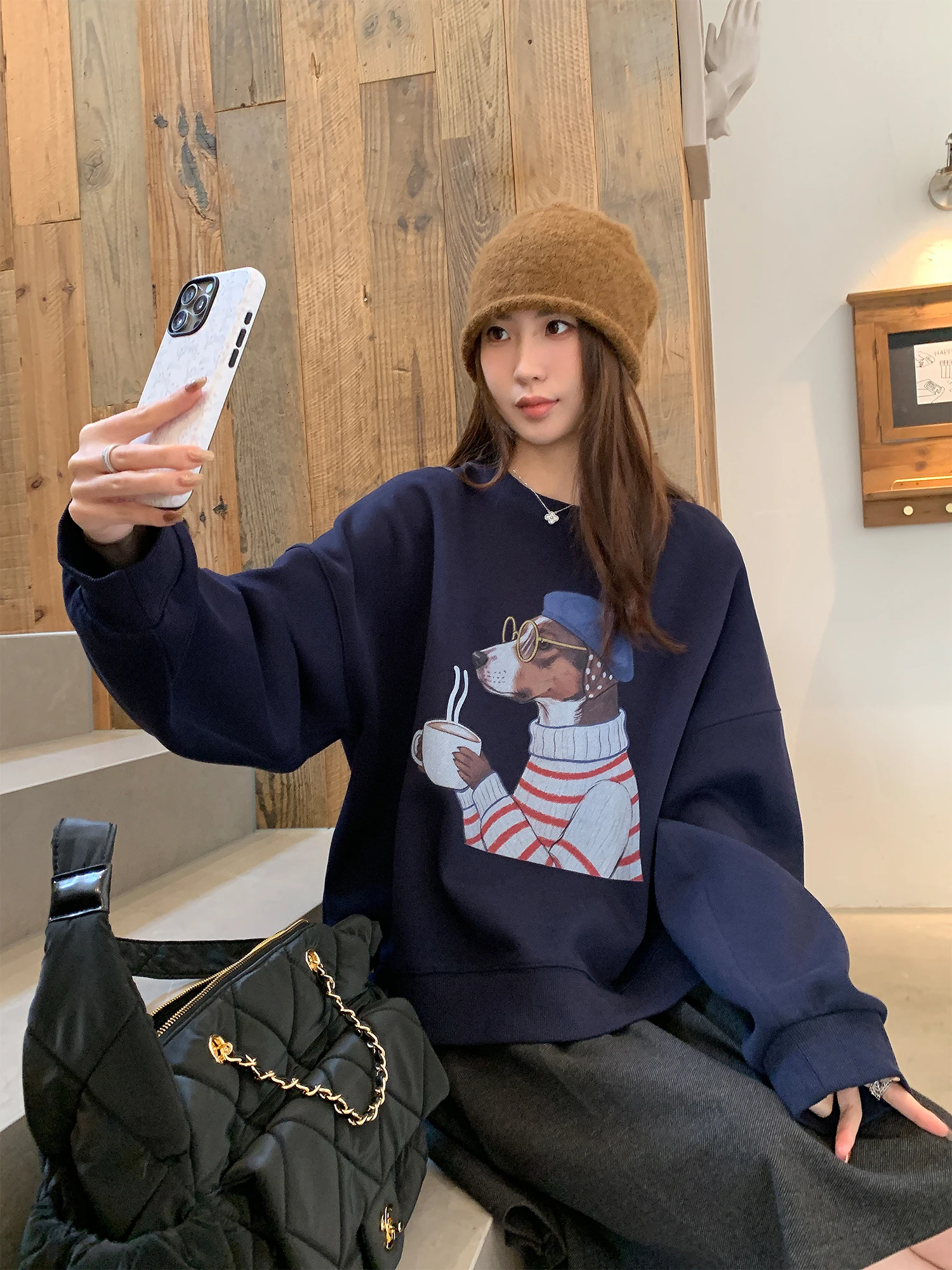 Женский хлопковый свитшот в стиле Lazy Style, весна 2026, свободный крой, круглый вырез, американский кэжуал, с животным принтом, удобный, с длинным рукавом
Женский хлопковый свитшот в стиле Lazy Style, весна 2026, свободный крой, круглый вырез, американский кэжуал, с животным принтом, удобный, с длинным рукавом