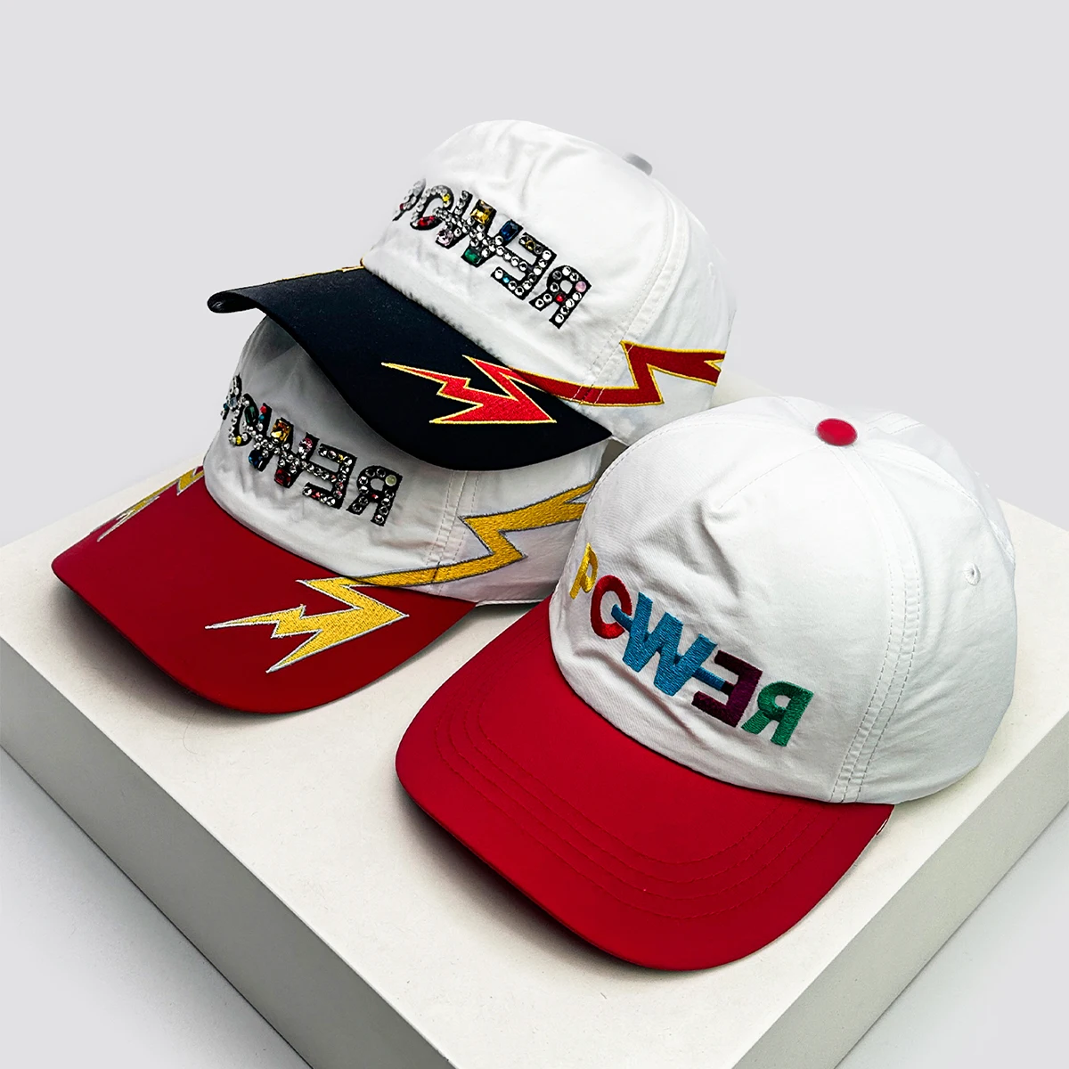 New Unisex Flash Diamond Letters Lightning Embroidery Baseball Hats Breathable Personal Sunshade Peaked Caps Versatile Fashion
New Unisex Flash Diamond Letters Lightning Embroidery Baseball Hats Breathable Personal Sunshade Peaked Caps Versatile Fashion