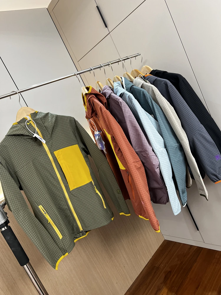 R2 God Clothes Lightweight Windproof Water-resistant Autumn Men's Women's Color Blo 3D Tailored Jaet Outerwear
R2 God Clothes Lightweight Windproof Water-resistant Autumn Men's Women's Color Blo 3D Tailored Jaet Outerwear
