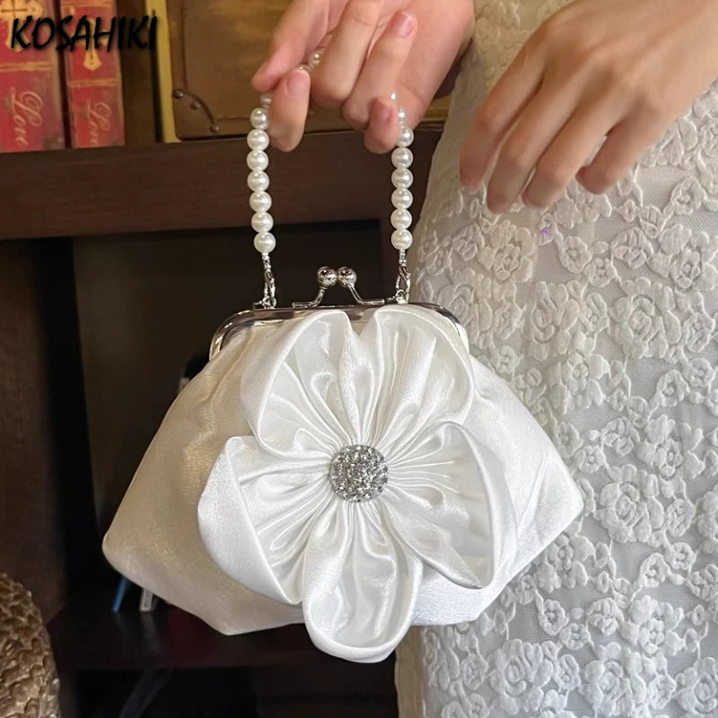 Fashion Sweet Patchwork Flower Top-Handle Bags Elegant Fairy Pearl Chain Purses and Handbags Y2k Aesthetic Office Lady Clutches
Fashion Sweet Patchwork Flower Top-Handle Bags Elegant Fairy Pearl Chain Purses and Handbags Y2k Aesthetic Office Lady Clutches