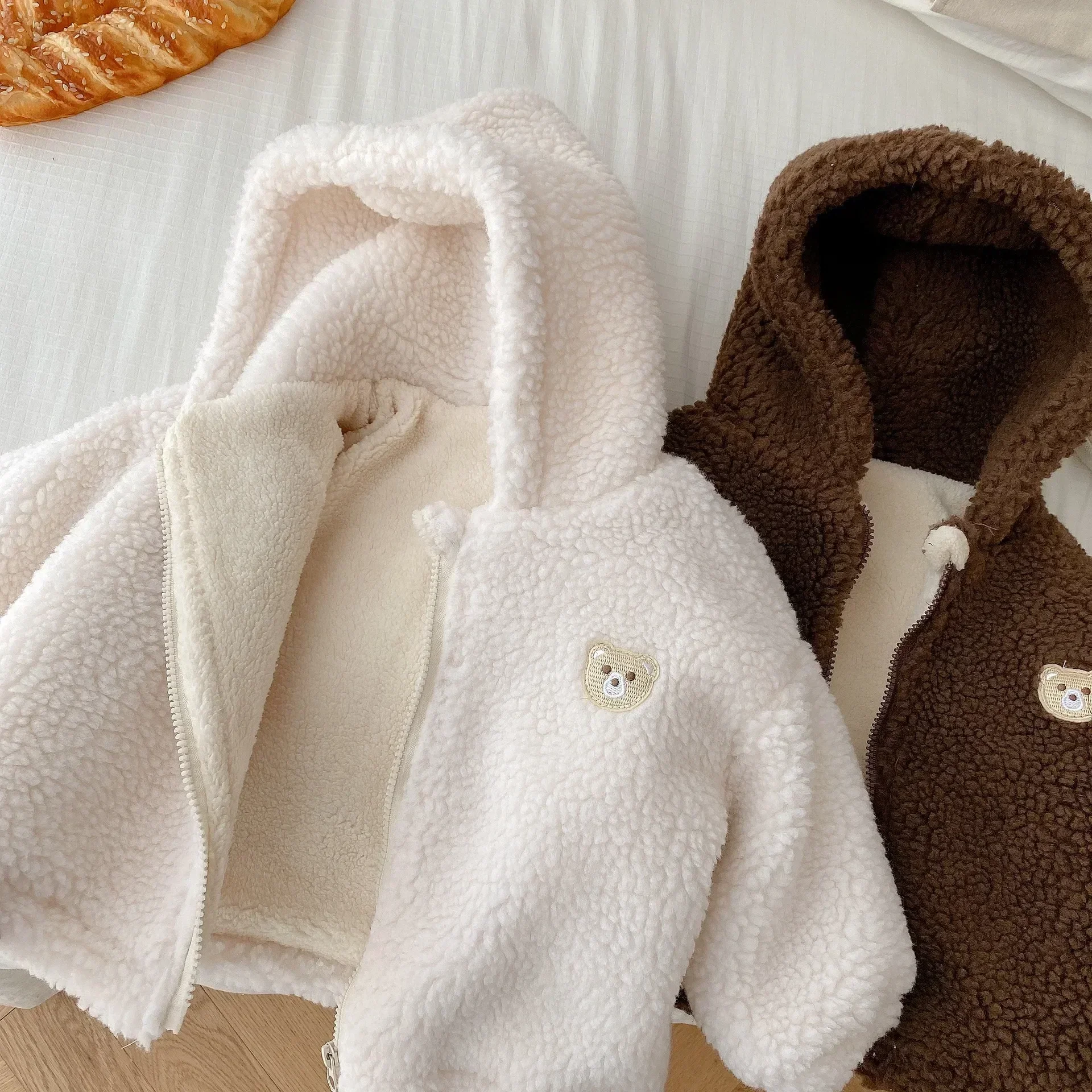 2023 Winter Children Coat 0-6Years Kids Boy Girl Long Sleeve Cartoon Bear Zipper Hooded Lamb Wool Outerwear Thicken Warm Clothes
2023 Winter Children Coat 0-6Years Kids Boy Girl Long Sleeve Cartoon Bear Zipper Hooded Lamb Wool Outerwear Thicken Warm Clothes