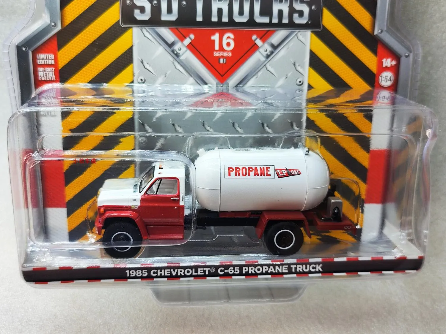 1:64 серия грузовиков 16-1985 C-65 пропановый грузовик металлическая литая под давлением модель автомобиля коллекция домашний декор интерьера подарок детская игрушка для мальчика
1:64 серия грузовиков 16-1985 C-65 пропановый грузовик металлическая литая под давлением модель автомобиля коллекция домашний декор интерьера подарок детская игрушка для мальчика