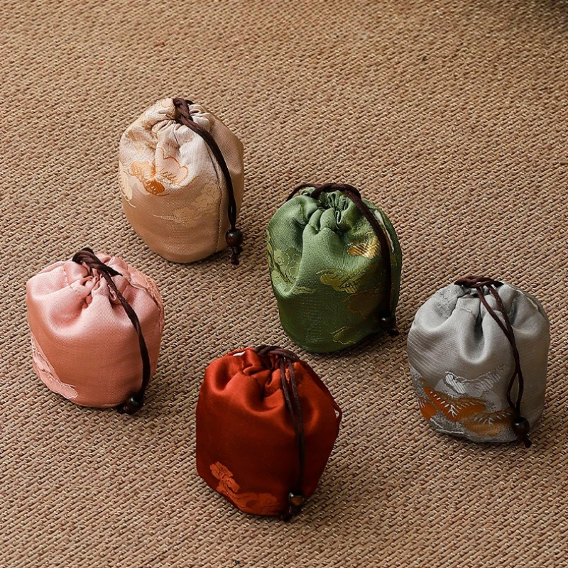 Vintage Portable Storage Bags Chinese Style Teacup Drawstring Cloth Pouch Jewelry Teaware Organizer Pouches Protective Sleeve
Vintage Portable Storage Bags Chinese Style Teacup Drawstring Cloth Pouch Jewelry Teaware Organizer Pouches Protective Sleeve
