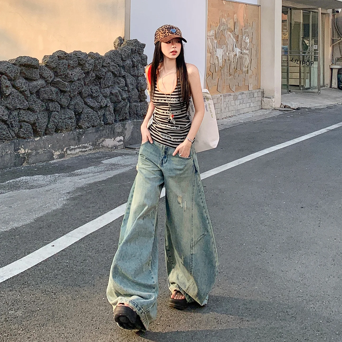 Retro Deconstructed Wide Leg Denim Jeans Women's Loose Waed Vintage Knife Jeans High Waist Cotton Stretch Denim
Retro Deconstructed Wide Leg Denim Jeans Women's Loose Waed Vintage Knife Jeans High Waist Cotton Stretch Denim