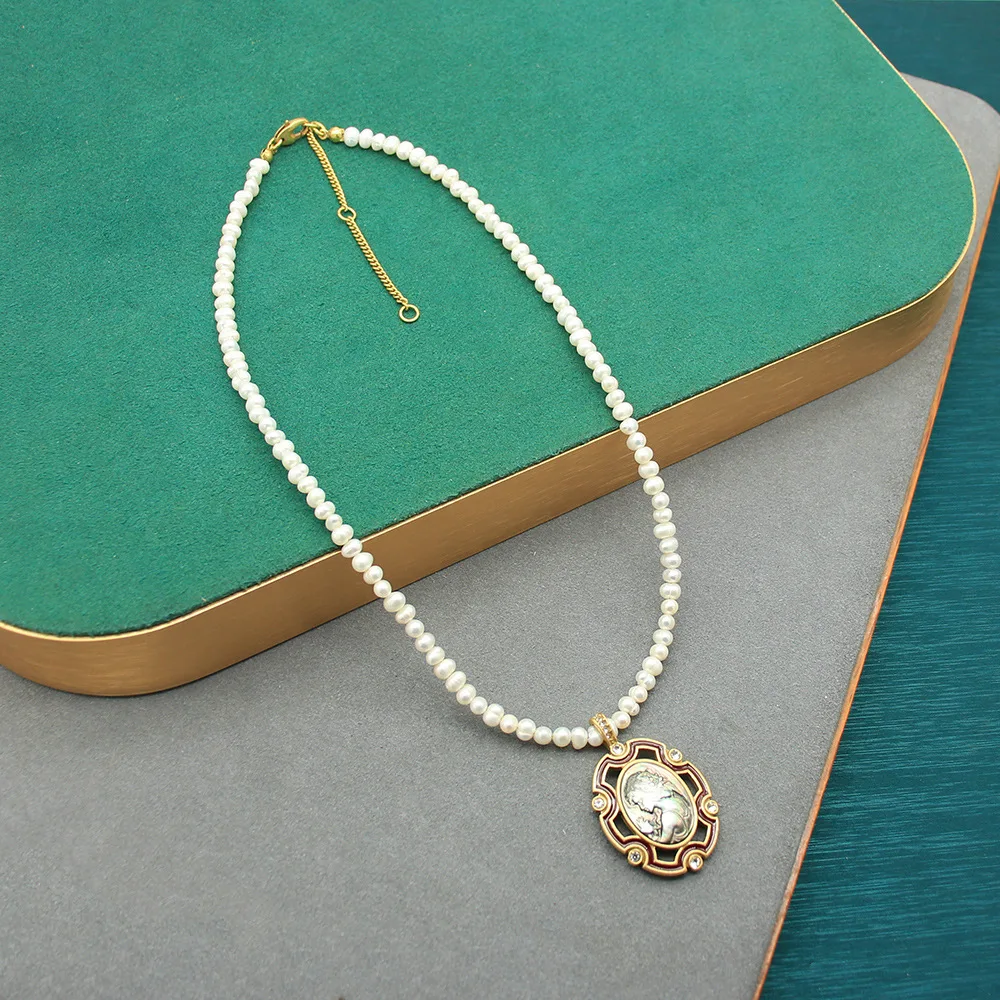 French Vintage Freshwater Pearl Necklace Black Mother-of-Pearl Carved Earrings Set Gold-Plated Oval Pendant Necklace for Women
French Vintage Freshwater Pearl Necklace Black Mother-of-Pearl Carved Earrings Set Gold-Plated Oval Pendant Necklace for Women