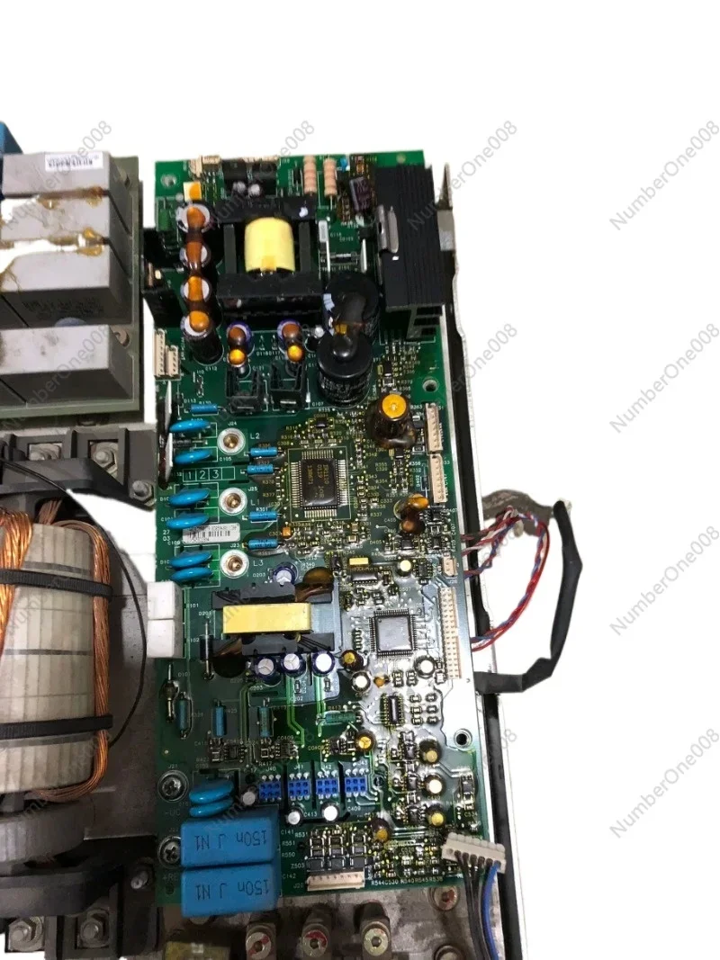 Инверторная версия, модель VX5A58D33N4, мощность 22 кВт-30 кВт 
Инверторная версия, модель VX5A58D33N4, мощность 22 кВт-30 кВт