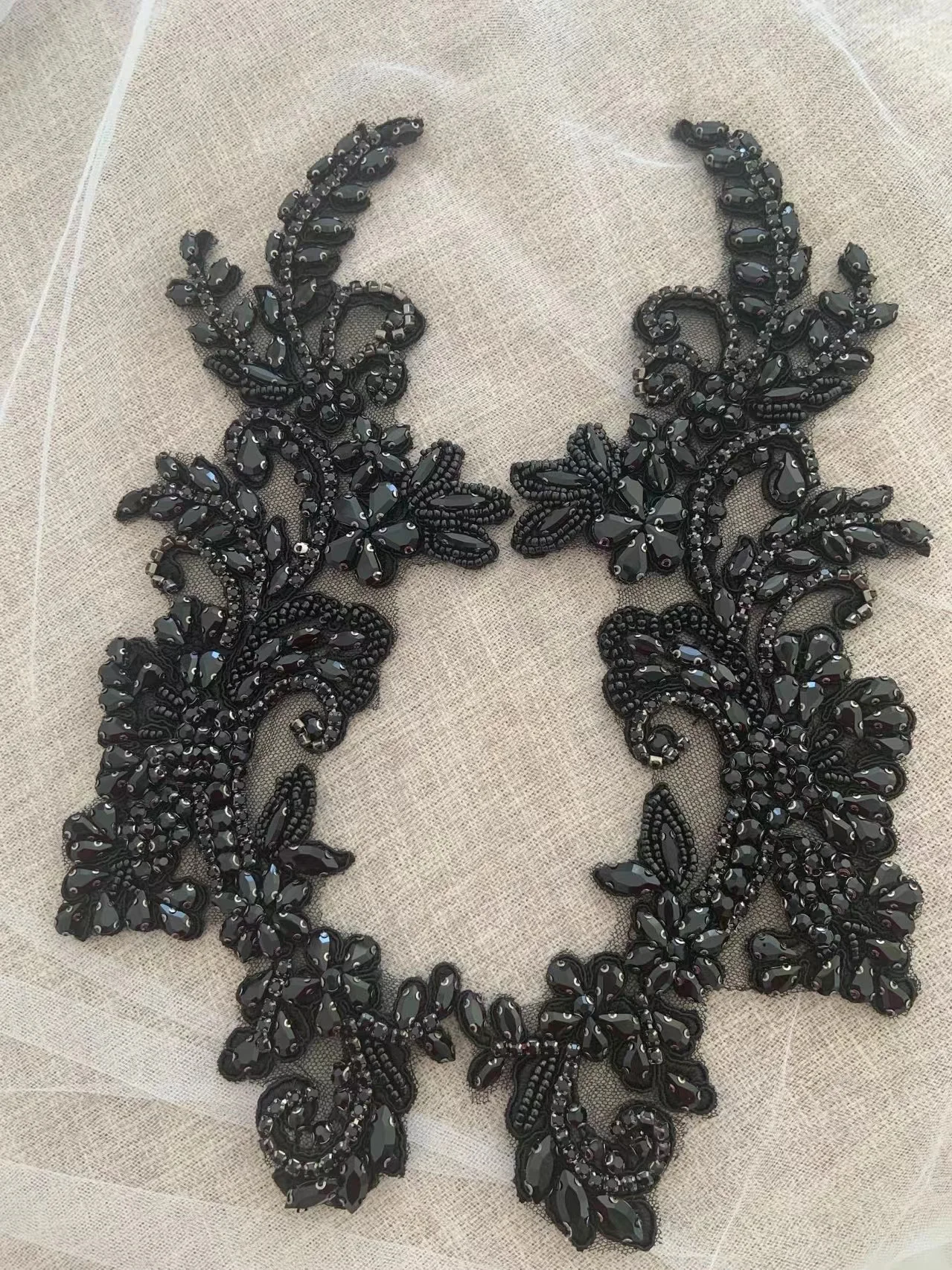 1 Pair Black Rhinestone Beaded Bodice Patch Fashion Handmade Crystal Applique for Party Clothes Decor,Couture,DIY Dance Costume
1 Pair Black Rhinestone Beaded Bodice Patch Fashion Handmade Crystal Applique for Party Clothes Decor,Couture,DIY Dance Costume