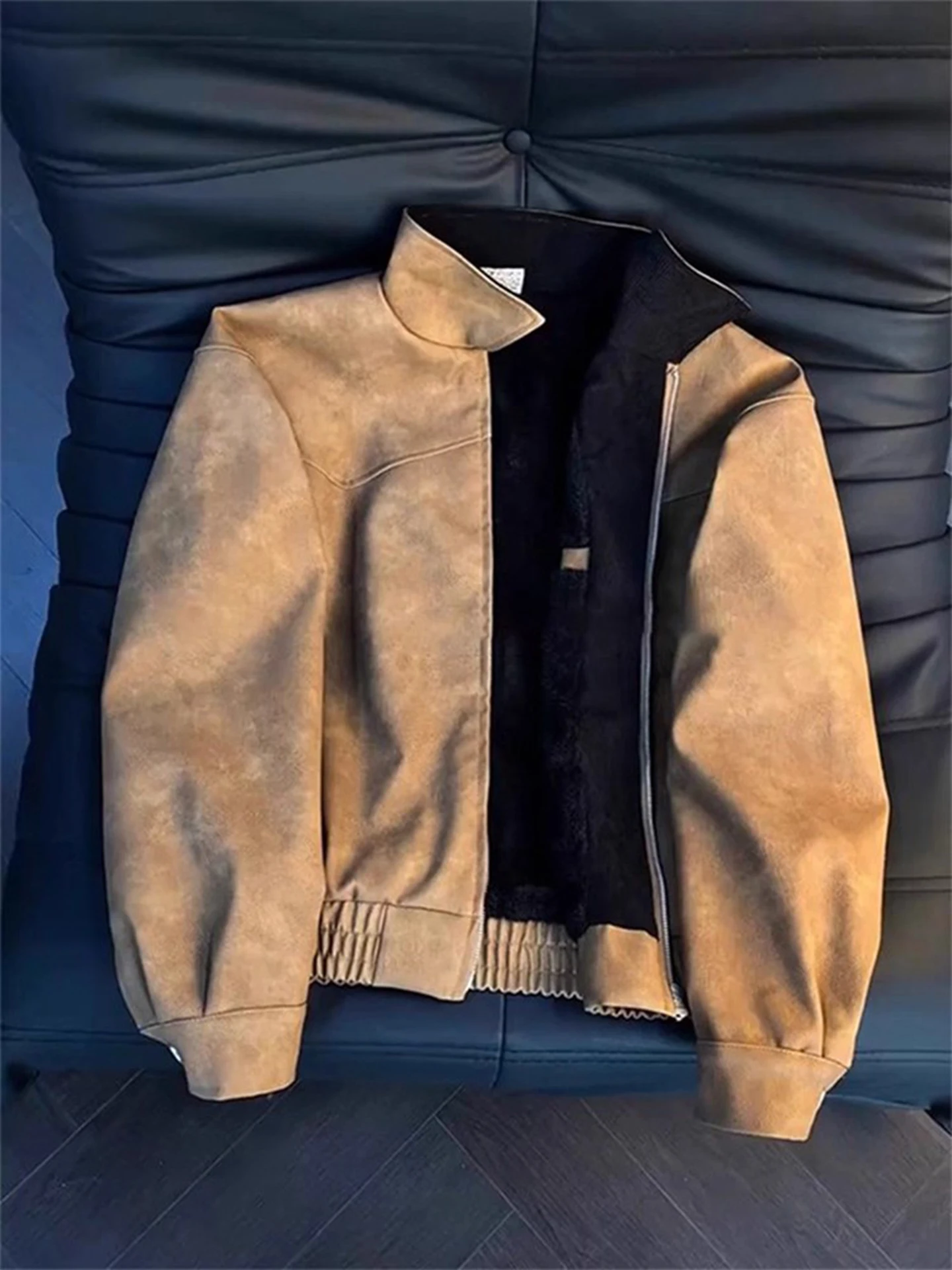 Warm Thiened Cotton Jaet Men's Winter PU Leather Inner Floing Dyed Jaet Stand Collar Long Sve Casual Outerwear
Warm Thiened Cotton Jaet Men's Winter PU Leather Inner Floing Dyed Jaet Stand Collar Long Sve Casual Outerwear