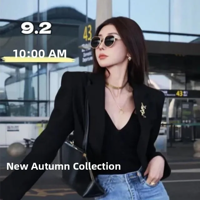 Модный черный универсальный укороченный приталенный женский пиджак для ранней осени: высококлассный дизайн, трендовый стиль, маленький размер.
Модный черный универсальный укороченный приталенный женский пиджак для ранней осени: высококлассный дизайн, трендовый стиль, маленький размер.