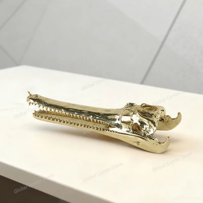 Resin Handicraft Golden Crocodile Skull Artificial Animal Sculpture Home Decoration Desktop Creative Decoration
Resin Handicraft Golden Crocodile Skull Artificial Animal Sculpture Home Decoration Desktop Creative Decoration