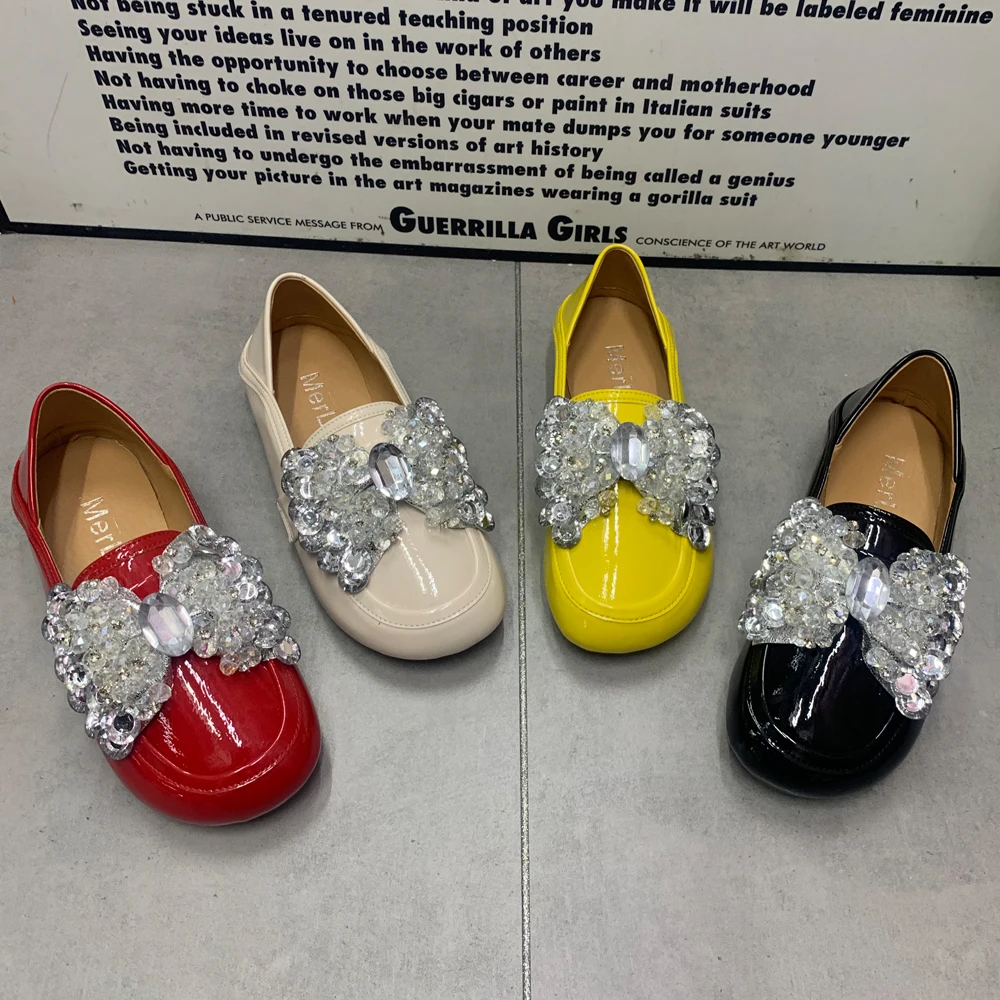 Женские туфли без каблука из лакированной кожи, модные мюли со стразами, повседневные полутапочки больших размеров, женские лоферы
Женские туфли без каблука из лакированной кожи, модные мюли со стразами, повседневные полутапочки больших размеров, женские лоферы