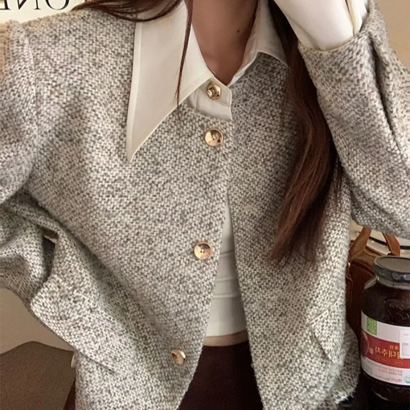 Xiaoxiangfeng Jacket Spring and Autumn POLO Collar 2026 New Short Jacket Short Temperament Commuting Tweed Top Age Reduction
Xiaoxiangfeng Jacket Spring and Autumn POLO Collar 2026 New Short Jacket Short Temperament Commuting Tweed Top Age Reduction
