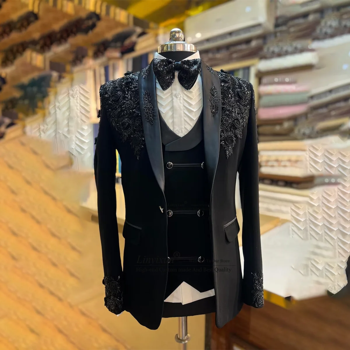 Fashion Embroidery Beaded Men Suits Luxury Shawl Lapel Groom Wedding Tuxedos 3 Pieces Sets Prom Blazers Slim Fit Ropa Hombre
Fashion Embroidery Beaded Men Suits Luxury Shawl Lapel Groom Wedding Tuxedos 3 Pieces Sets Prom Blazers Slim Fit Ropa Hombre