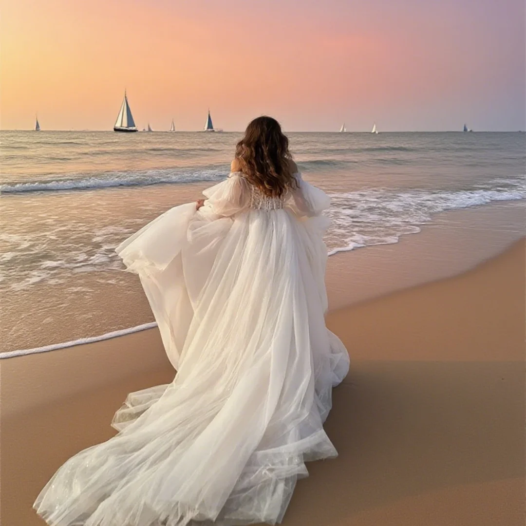 Customized modern-style sweetheart-neck wedding dress with shoulder slits and lace decorations. The wedding dress for the bride.
Customized modern-style sweetheart-neck wedding dress with shoulder slits and lace decorations. The wedding dress for the bride.