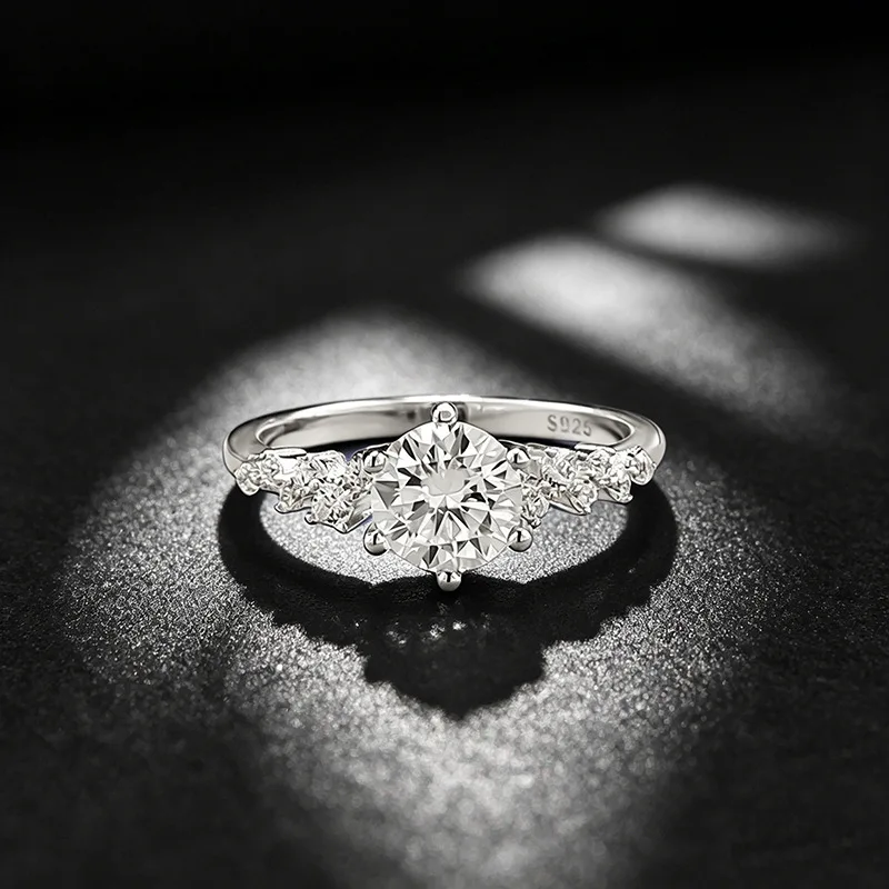 S925 Silver Six Claw 6.0mm Moissan D Color Ring Crown Set Stylish Romantic Style Women's Jewelry
S925 Silver Six Claw 6.0mm Moissan D Color Ring Crown Set Stylish Romantic Style Women's Jewelry