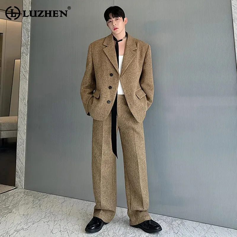 Комплект LUZHEN, шерстяной пиджак, простой темперамент, элегантные корейские прямые брюки, повседневная мужская одежда из двух предметов, социальная мужская одежда LZ5570
Комплект LUZHEN, шерстяной пиджак, простой темперамент, элегантные корейские прямые брюки, повседневная мужская одежда из двух предметов, социальная мужская одежда LZ5570