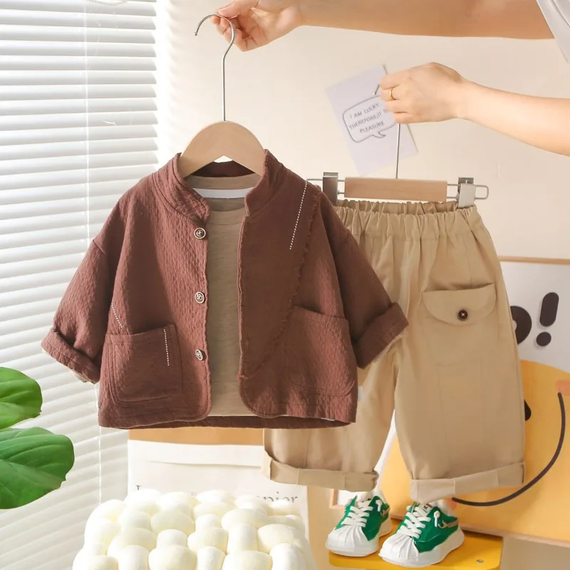 Комплекты для маленьких мальчиков и девочек, модная хлопковая льняная рубашка с воротником-стойкой, удобные комплекты из трех предметов в корейском модном стиле
Комплекты для маленьких мальчиков и девочек, модная хлопковая льняная рубашка с воротником-стойкой, удобные комплекты из трех предметов в корейском модном стиле