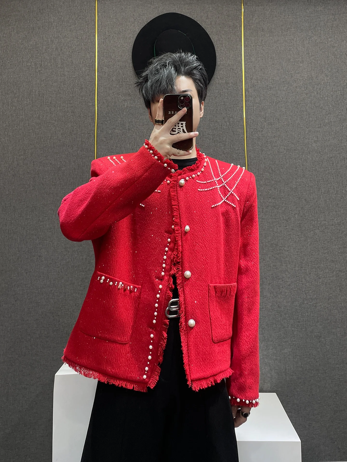 Red Quilted Pearl Trimmed Diamond Studded oulder Pad Men's Jaet Fall Faion Trend Loose Fit round Ne ort Coat
Red Quilted Pearl Trimmed Diamond Studded oulder Pad Men's Jaet Fall Faion Trend Loose Fit round Ne ort Coat
