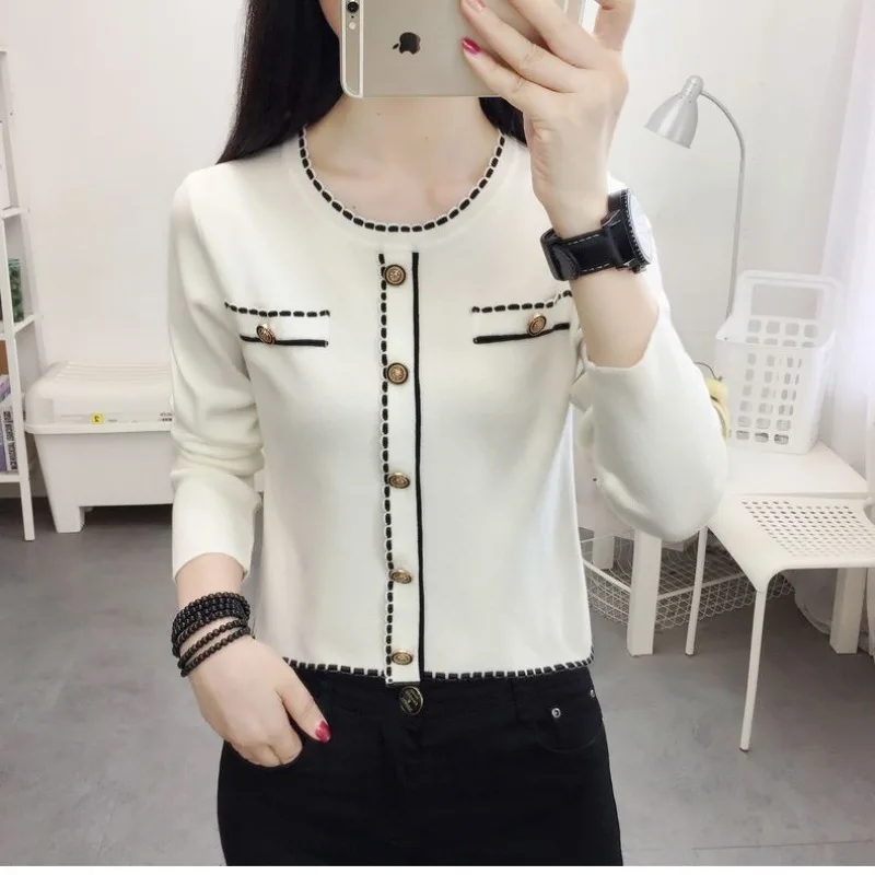 Autumn and Winter Women's Tees Pullover Round Neck Contrast Single Breasted Tie Flowers Long Sleeved Sweater Knitted Casual Tops
Autumn and Winter Women's Tees Pullover Round Neck Contrast Single Breasted Tie Flowers Long Sleeved Sweater Knitted Casual Tops