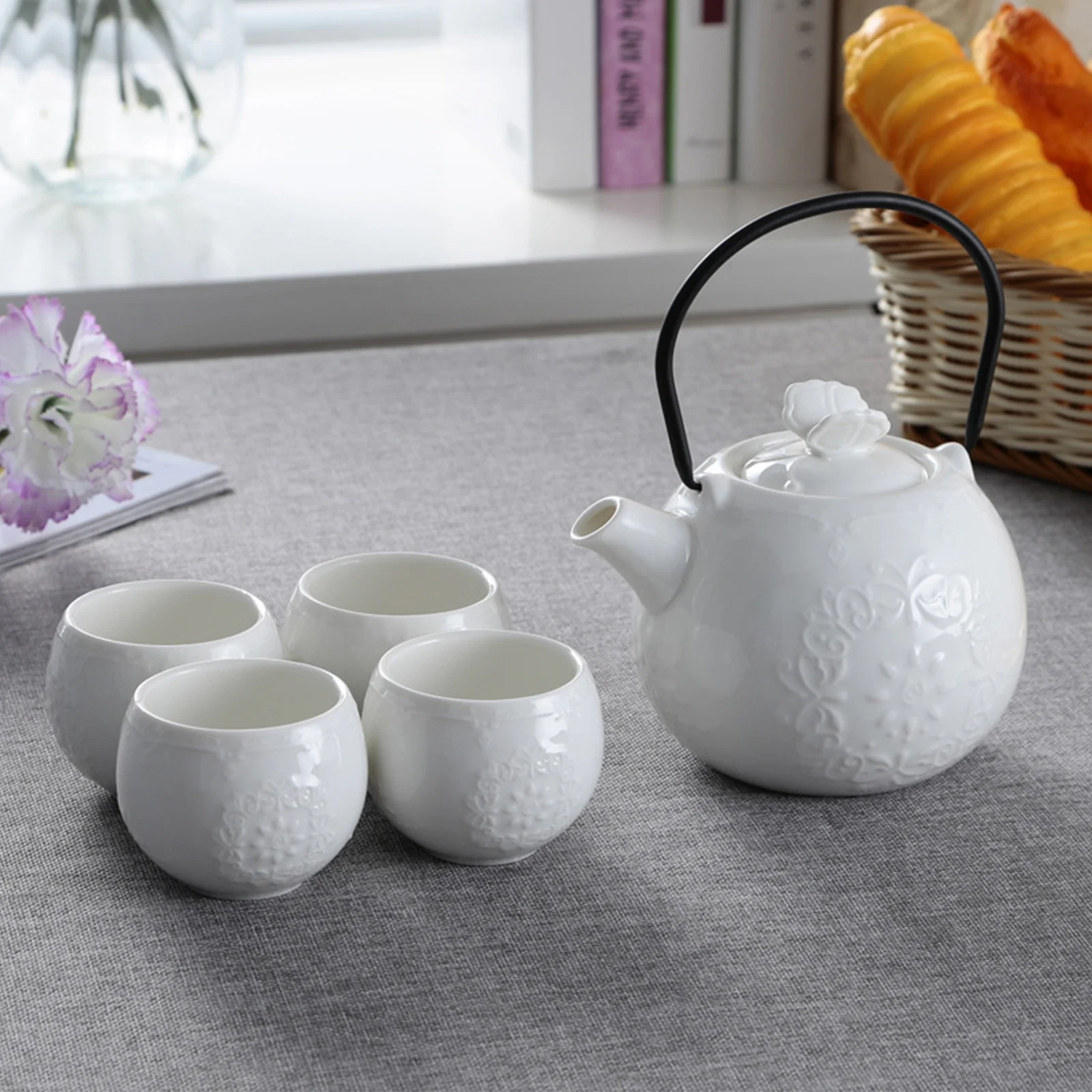 1Set Delicate Ceramic Teapot Set Creative Vintage Design Heat Resistant Tea Pot for Party Gift Collection Decorative Tableware
1Set Delicate Ceramic Teapot Set Creative Vintage Design Heat Resistant Tea Pot for Party Gift Collection Decorative Tableware