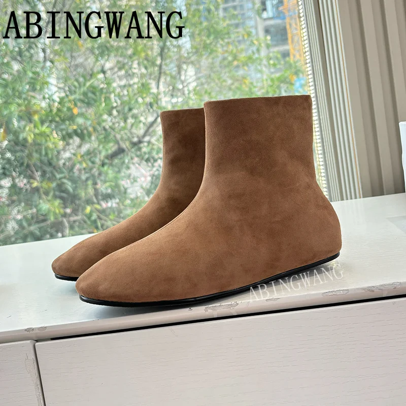 2026 Women Snow Boots Real Wool Warm Ankle Short Boots Round Toe Leather Flat Slip On Runway Outside Boots Women Mujer
2026 Women Snow Boots Real Wool Warm Ankle Short Boots Round Toe Leather Flat Slip On Runway Outside Boots Women Mujer