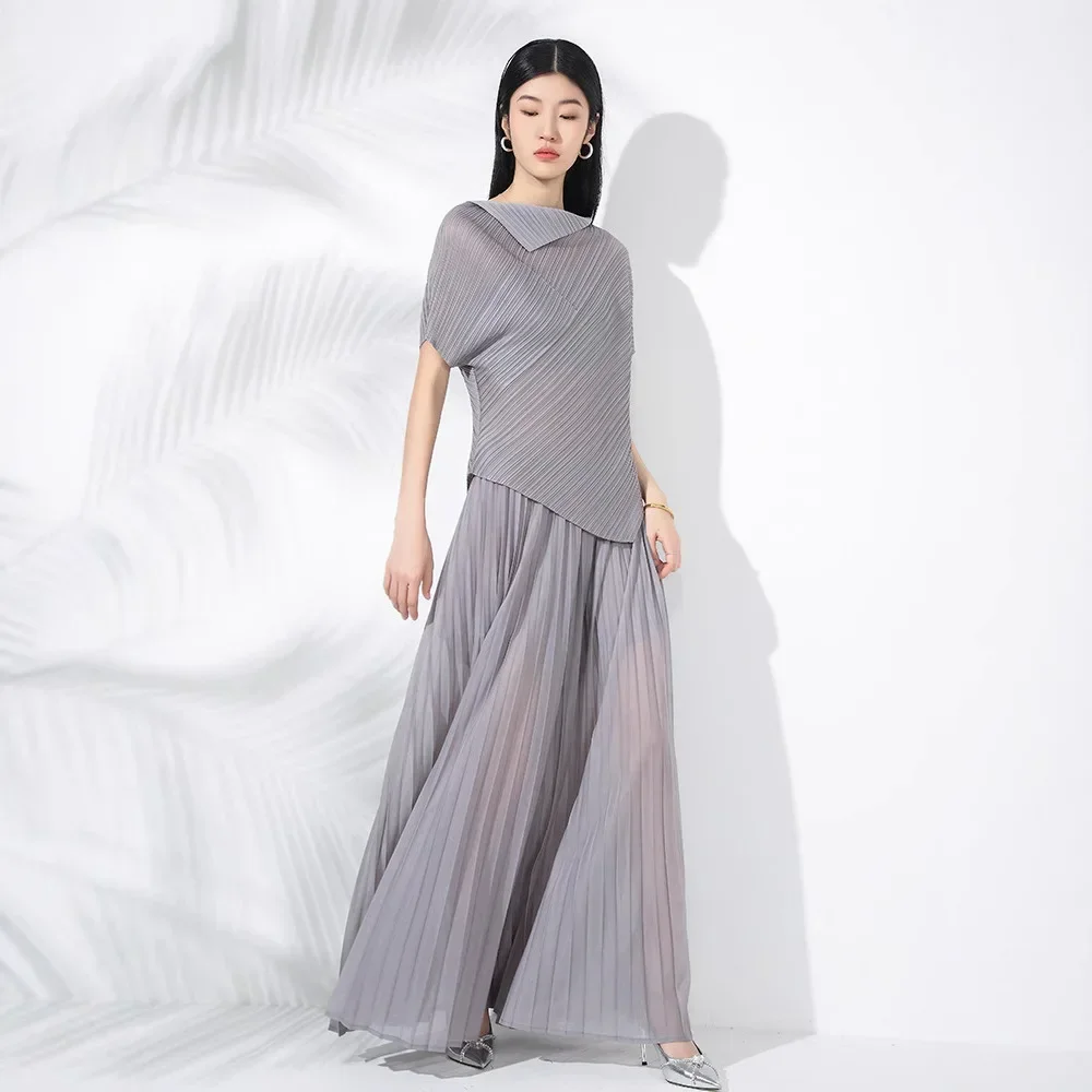 Miyake Pleated Fashion Suit Women's 2025 Spring New Solid Color Round Neck Pullover Top High Waist Wide Leg Pants Two-piece Set
Miyake Pleated Fashion Suit Women's 2025 Spring New Solid Color Round Neck Pullover Top High Waist Wide Leg Pants Two-piece Set