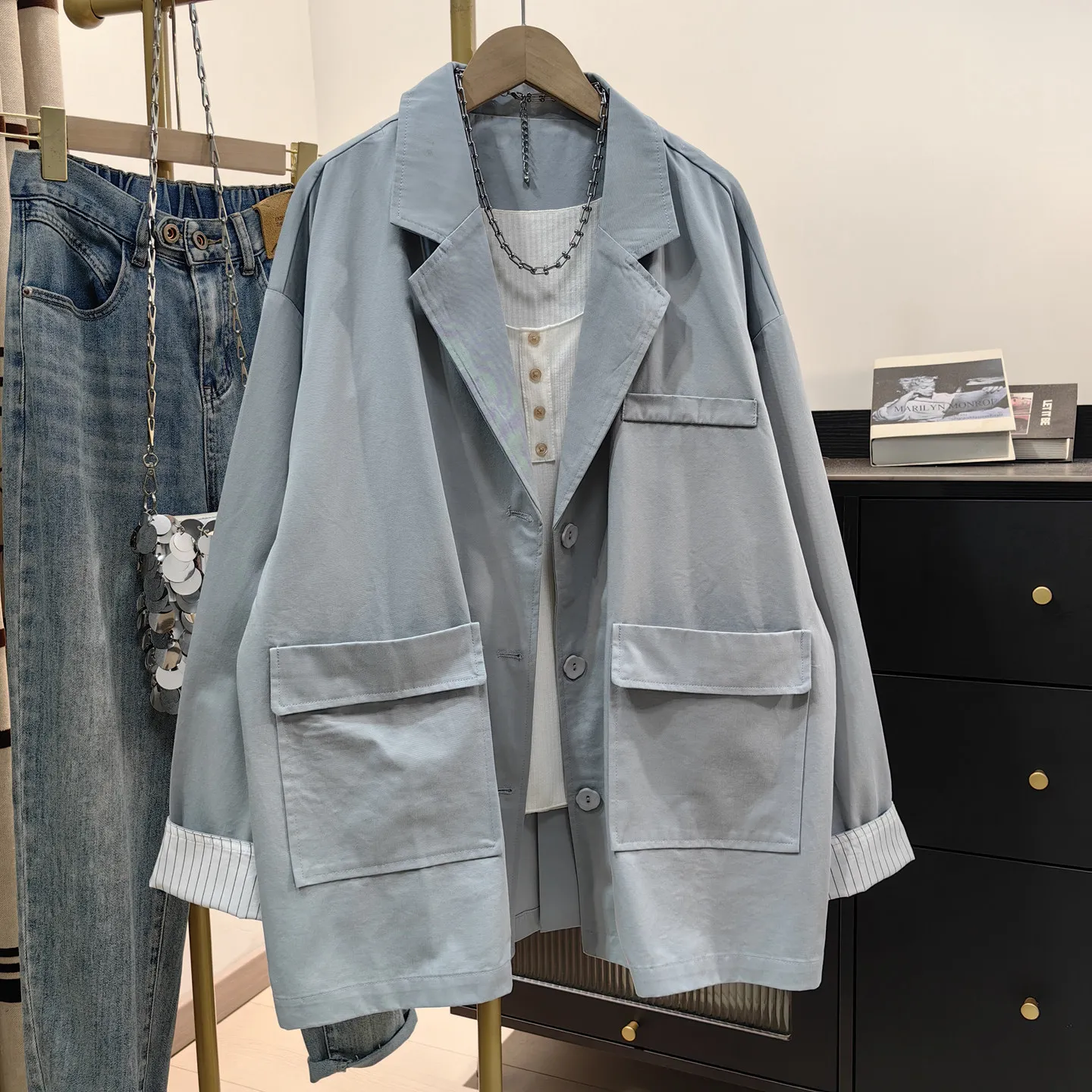 SuperAen Blue Cotton Long-sleeved Coats for Women 2026 Spring and Autumn New Korean Style Casual Loose Striped Notched Suits
SuperAen Blue Cotton Long-sleeved Coats for Women 2026 Spring and Autumn New Korean Style Casual Loose Striped Notched Suits