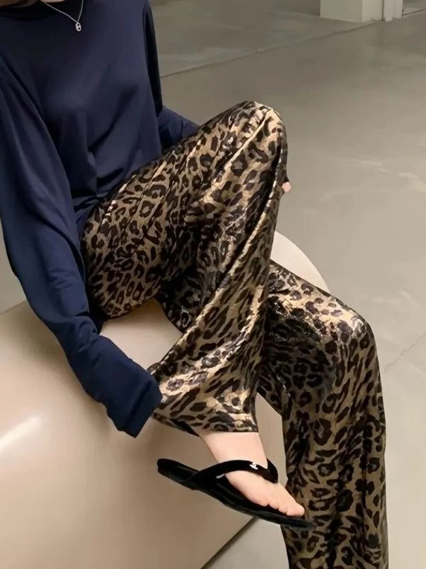 Summer New Design High Waist Wide Leg Long Pants Leopard Print Casual Straight Cut Loose Feeling Women's Cool Sensation Trousers
Summer New Design High Waist Wide Leg Long Pants Leopard Print Casual Straight Cut Loose Feeling Women's Cool Sensation Trousers