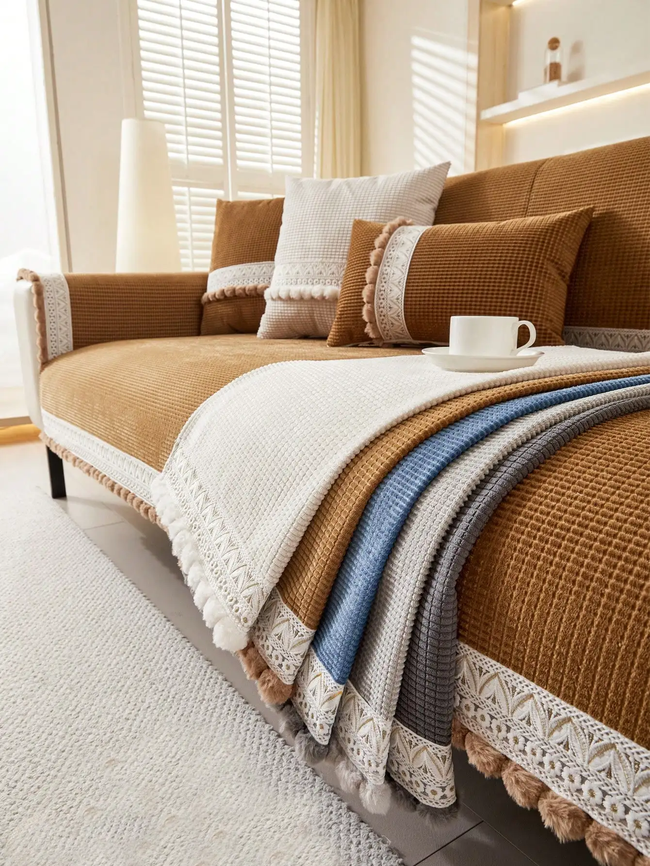 1pc Universal 4-Season Sofa Cushion Cover, Modern Simple Dust-Proof Anti-Slip Spill-Resistant Chenille Sofa Seat Protector, Washable, Warm, Non-Fading, Pet-Friendly, Fits Bedroom/Office/Living Room Sectional Sofas, L-Shaped Sofas And 1/2/3/4 Seat Sofas
1pc Universal 4-Season Sofa Cushion Cover, Modern Simple Dust-Proof Anti-Slip Spill-Resistant Chenille Sofa Seat Protector, Washable, Warm, Non-Fading, Pet-Friendly, Fits Bedroom/Office/Living Room Sectional Sofas, L-Shaped Sofas And 1/2/3/4 Seat Sofas