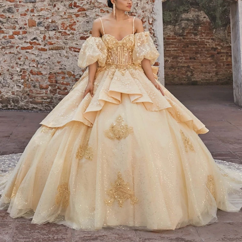 Champagne Quinceanera Dresses Ball Gown Spaghetti Strap Applique Lace Beading Crystal Tull Sweet 16 Dress Vestidos 15 De Anos
Champagne Quinceanera Dresses Ball Gown Spaghetti Strap Applique Lace Beading Crystal Tull Sweet 16 Dress Vestidos 15 De Anos
