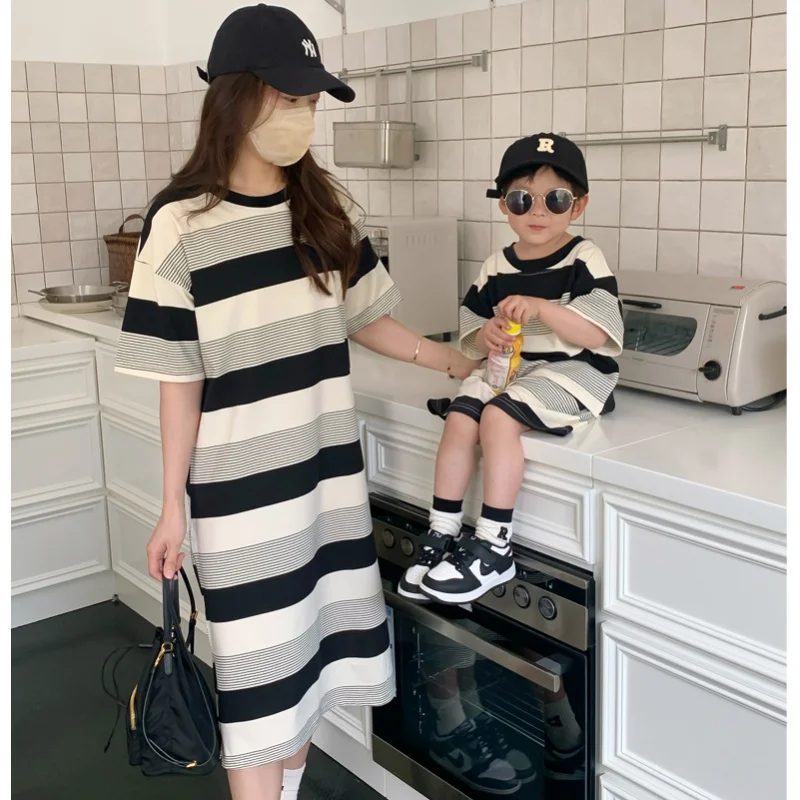 Parent-Child Outfit A Family of Three, Four, Family Pack Boys and Girls Fashion Style Striped SuitT23X88
Parent-Child Outfit A Family of Three, Four, Family Pack Boys and Girls Fashion Style Striped SuitT23X88
