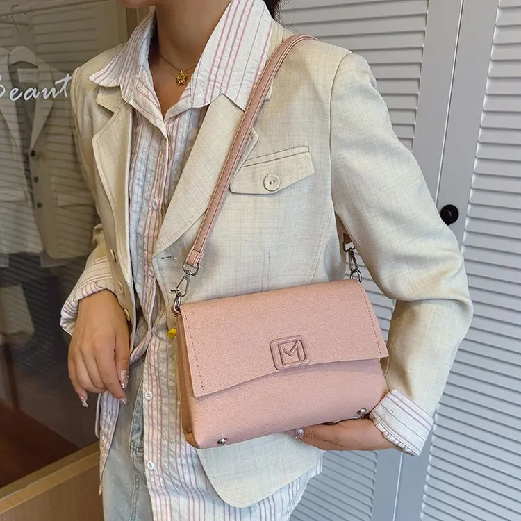 2026 New Pastel Color Flap Square Bag for Women Letter Metal Buckle Versatile Shoulder Crossbody Bag
2026 New Pastel Color Flap Square Bag for Women Letter Metal Buckle Versatile Shoulder Crossbody Bag