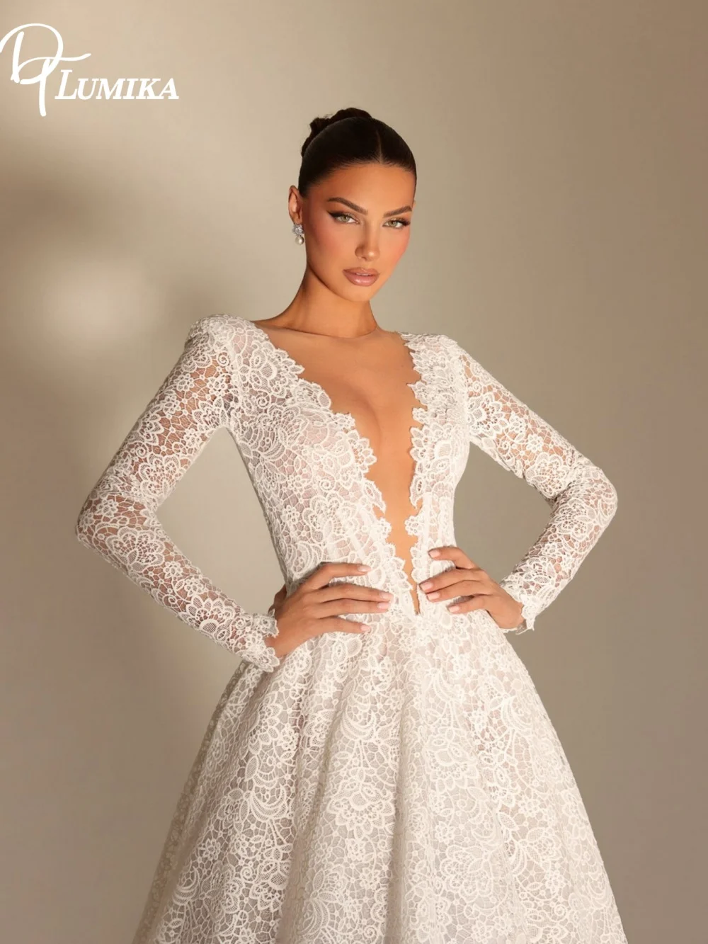 Vintage Lace Deep V Neck Long Sleeve A Line Wedding Dress 2026 Luxury Elegant Customized Bridal Gown Vestido De Novia for Bride
Vintage Lace Deep V Neck Long Sleeve A Line Wedding Dress 2026 Luxury Elegant Customized Bridal Gown Vestido De Novia for Bride