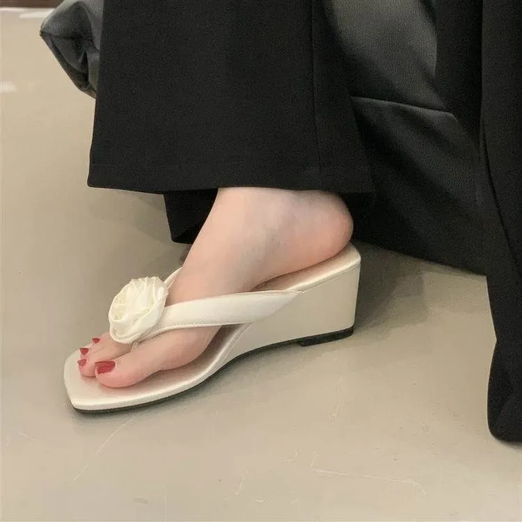 Fairy-style Flower Toe-clip Wedge Flip Flops for Women 2026 New Casual Outdoor Beach Thick-soled Slippers
Fairy-style Flower Toe-clip Wedge Flip Flops for Women 2026 New Casual Outdoor Beach Thick-soled Slippers