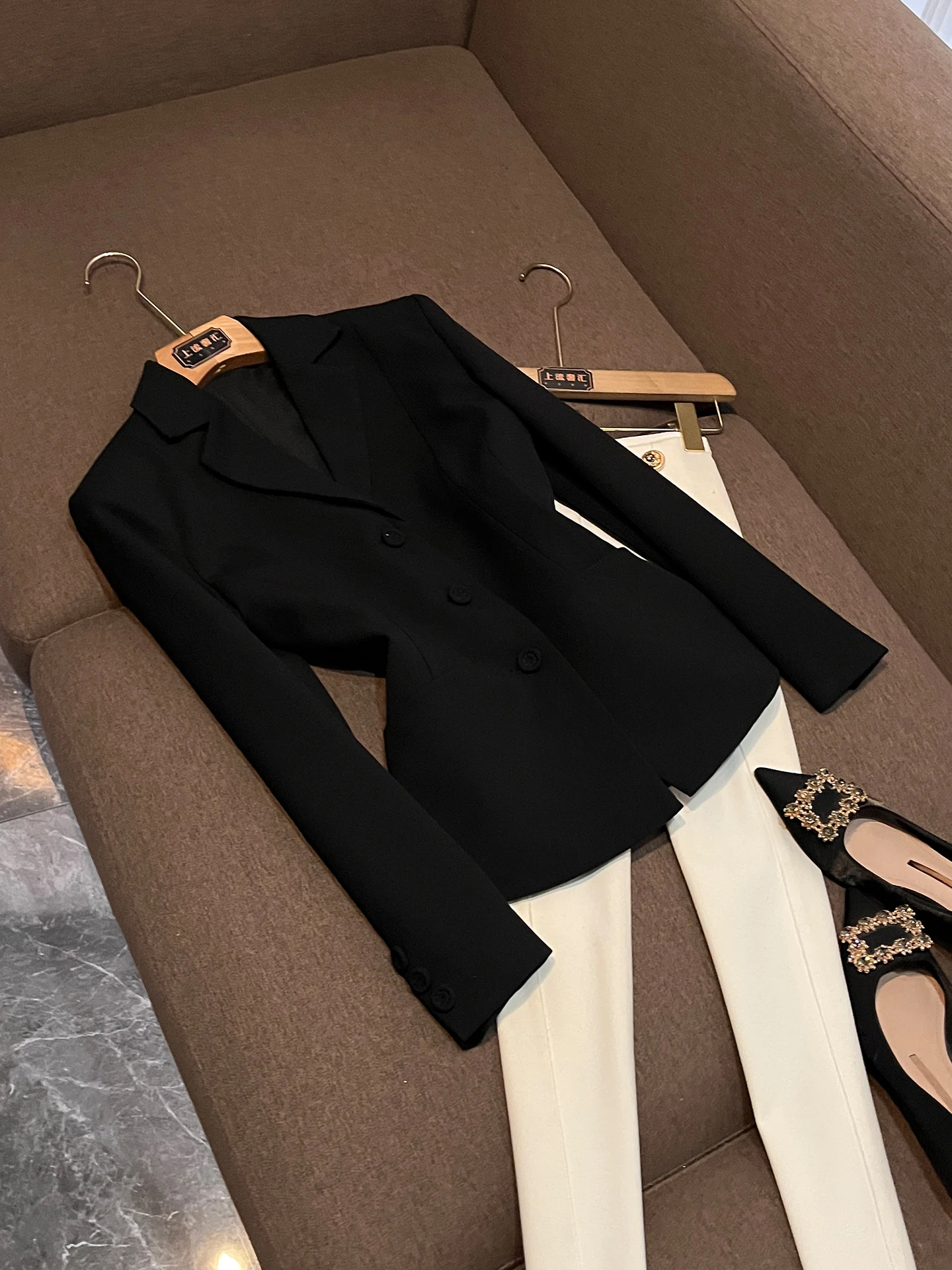 Ele Bla Slim Fit Women's Suit Profional Long Sve Double Button Design Breathable Polyester Fiber No Ironing Required
Ele Bla Slim Fit Women's Suit Profional Long Sve Double Button Design Breathable Polyester Fiber No Ironing Required