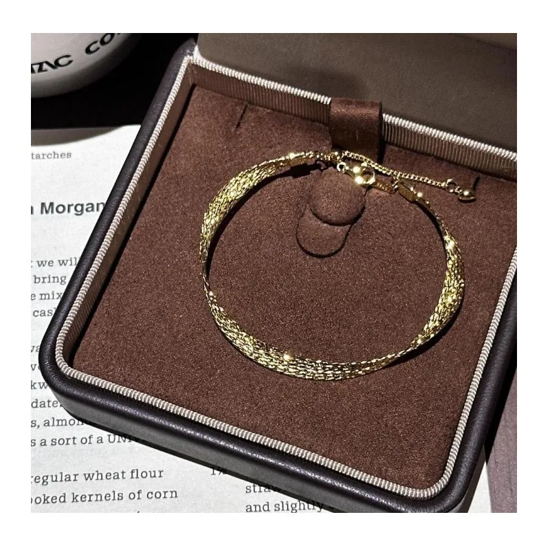Gold Mobius Ring Woven Bracelet, Exquisite Light Luxury, High-end Sense, Trend Versatile and Extravagant New Bracelet
Gold Mobius Ring Woven Bracelet, Exquisite Light Luxury, High-end Sense, Trend Versatile and Extravagant New Bracelet